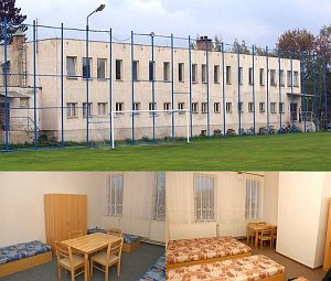 Hostel na fotbalovém hřišti [Enlarge - new window]